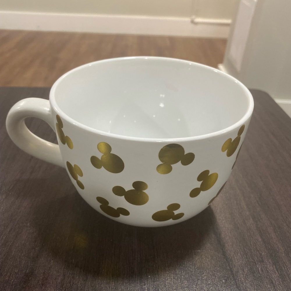 Disney. OS. White/Gold